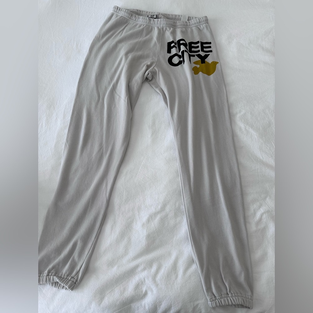 White Free city sweatpants size XL